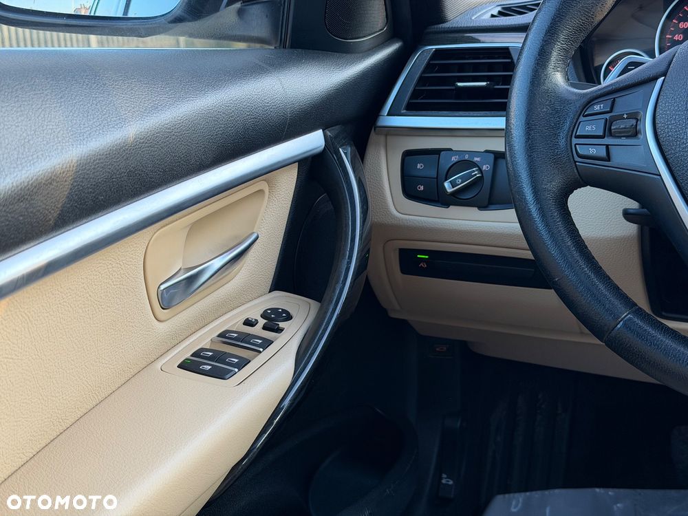 BMW Seria 3 330i Edition Luxury Line Purity - 29