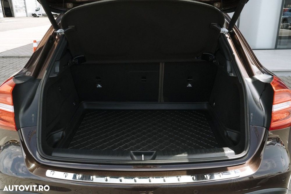 Mercedes-Benz GLA - 34