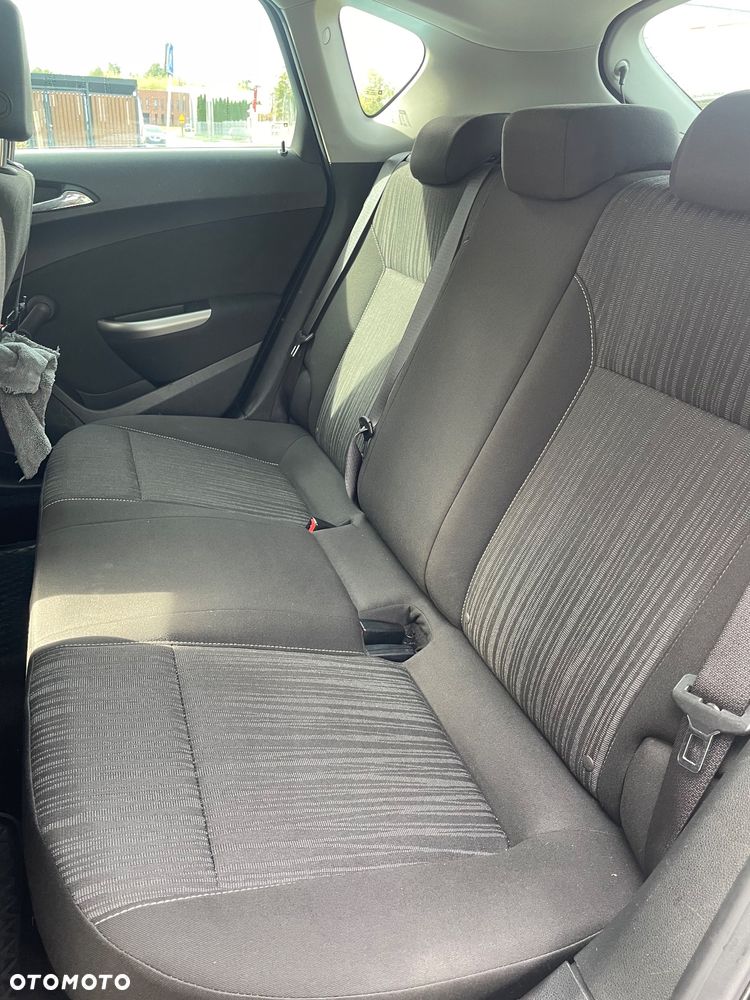 Opel Astra IV 1.4 T Cosmo - 14