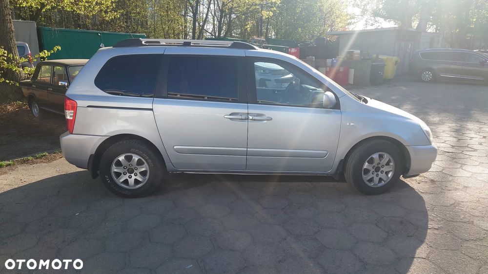 Kia Carnival - 4