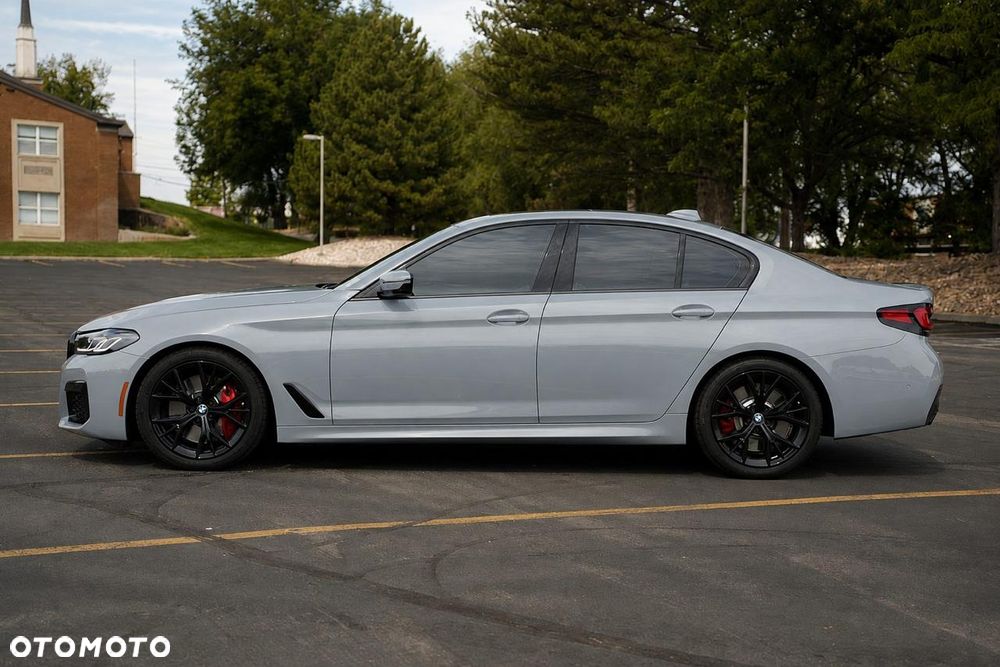 BMW Seria 5 M550i xDrive sport - 2