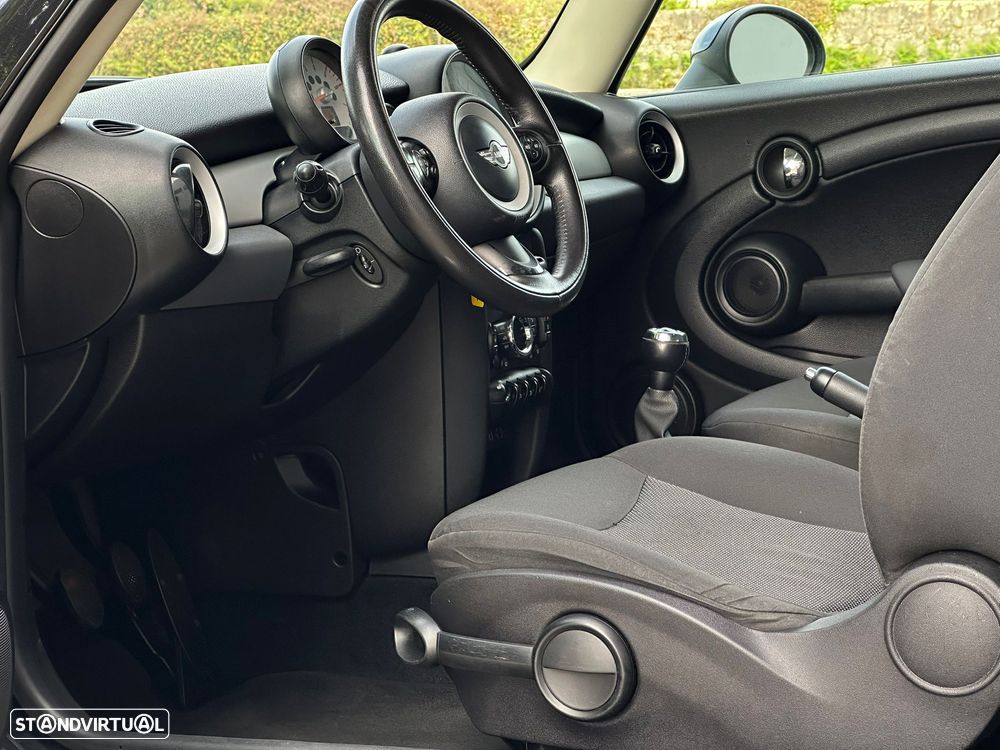 MINI 3 Portas One D - 6