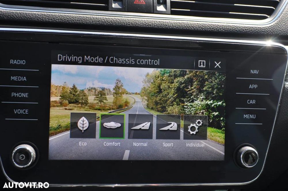 Skoda Superb 2.0 TDI DSG Premium Edition - 28
