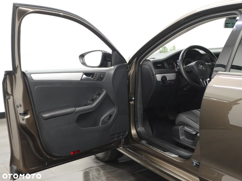 Volkswagen Jetta 1.4 TSI DSG Match - 17