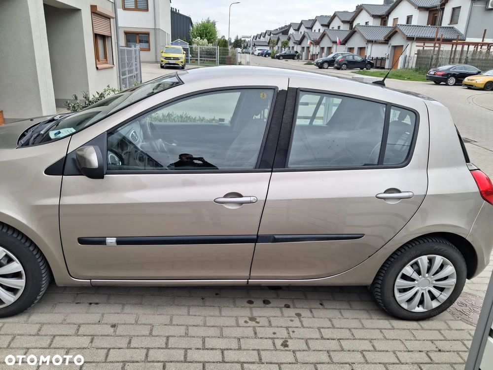 Renault Clio - 2