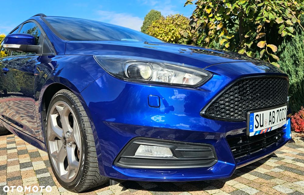 Ford Focus Turnier 2.0 EcoBoost ST mit Leder-Exclusiv-Paket - 40