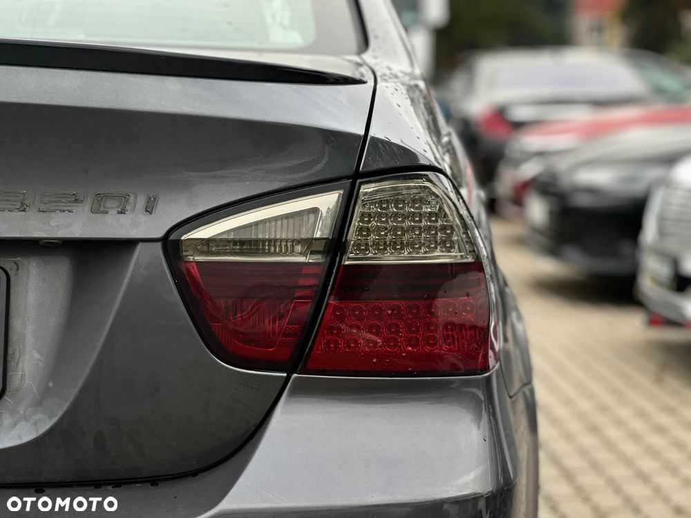 BMW Seria 3 320i - 11
