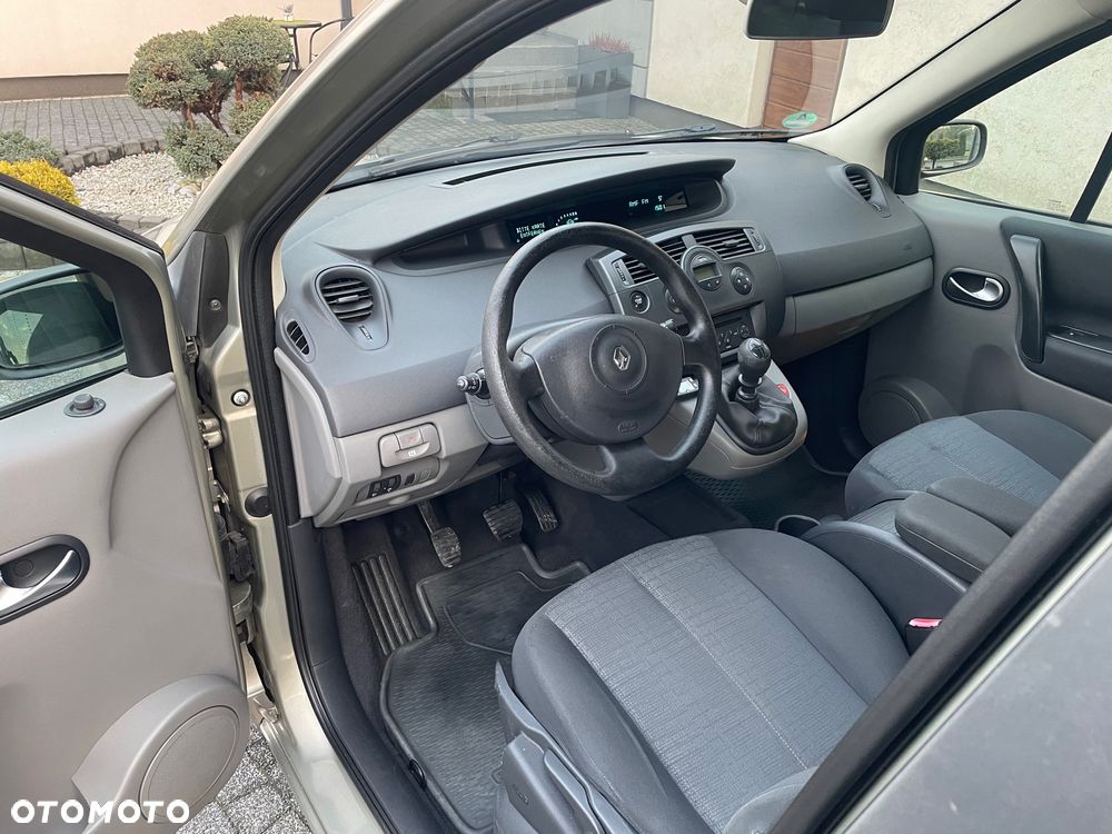 Renault Scenic 1.6 16V Family - 18