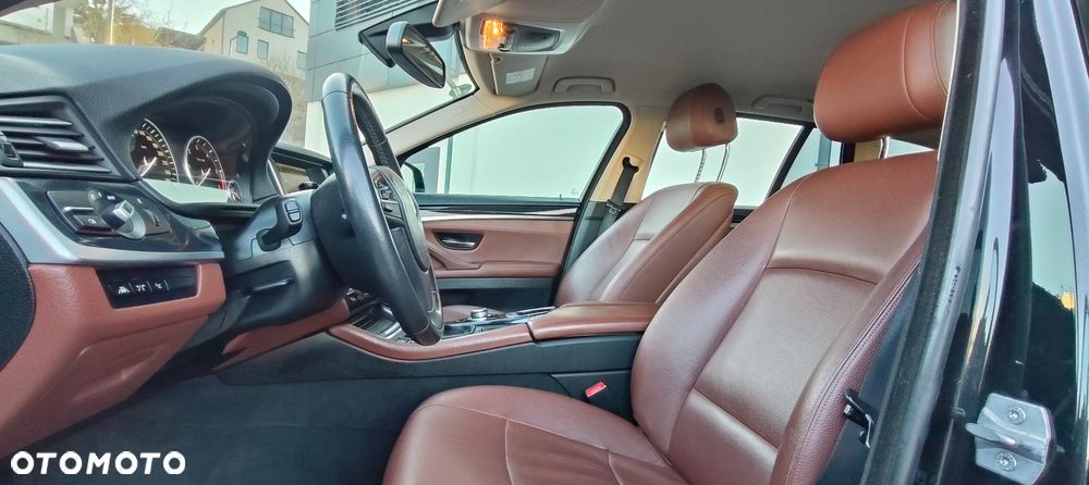 BMW Seria 5 525d Luxury Line - 26