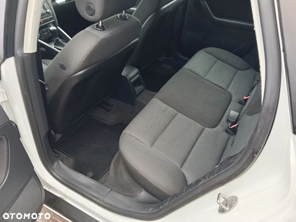 Audi A3 Sportback 1.6 Ambiente - 12