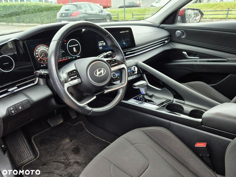 Hyundai Elantra - 10