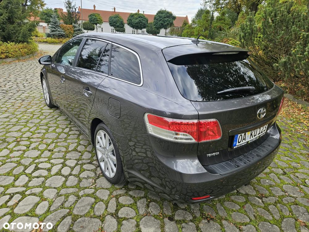 Toyota Avensis 2.0 Executive - 12