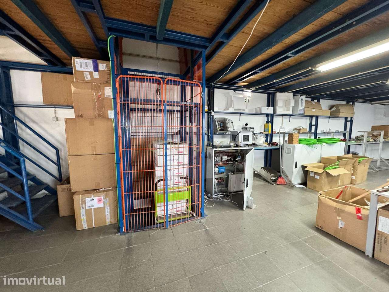 Armazém com 360 m2 - Grande imagem: 5/24