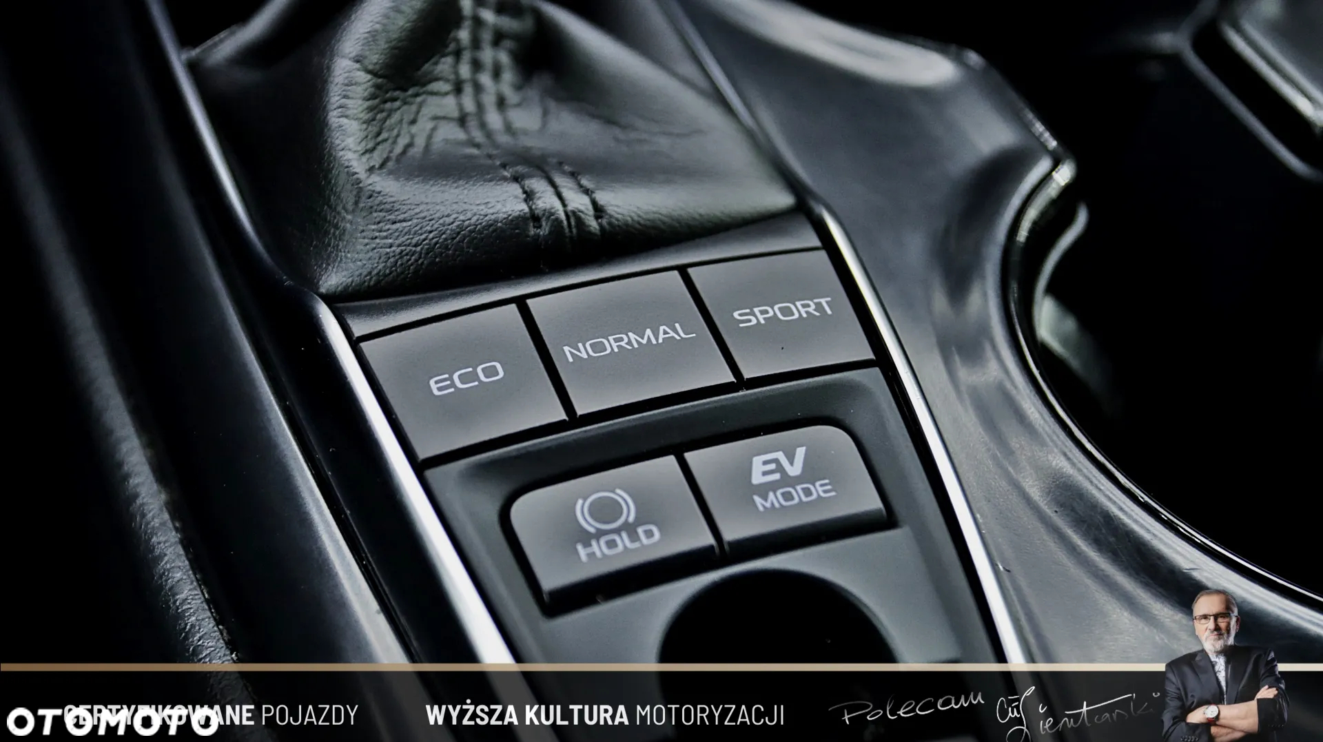 Toyota Camry 2.5 Hybrid Comfort CVT - 21