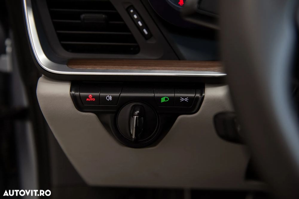 Porsche 911 Carrera Cabriolet PDK - 21