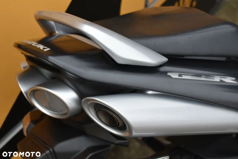 Suzuki GSR - 34