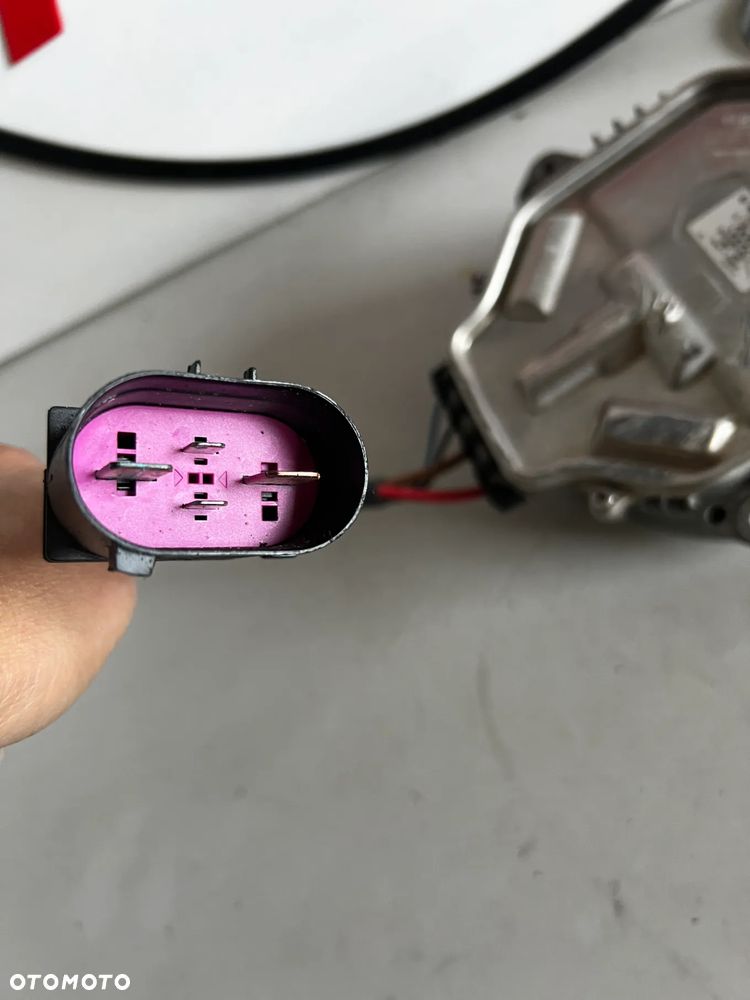 Silnik wentylatora chłodnicy Audi 8W0959455 - 6