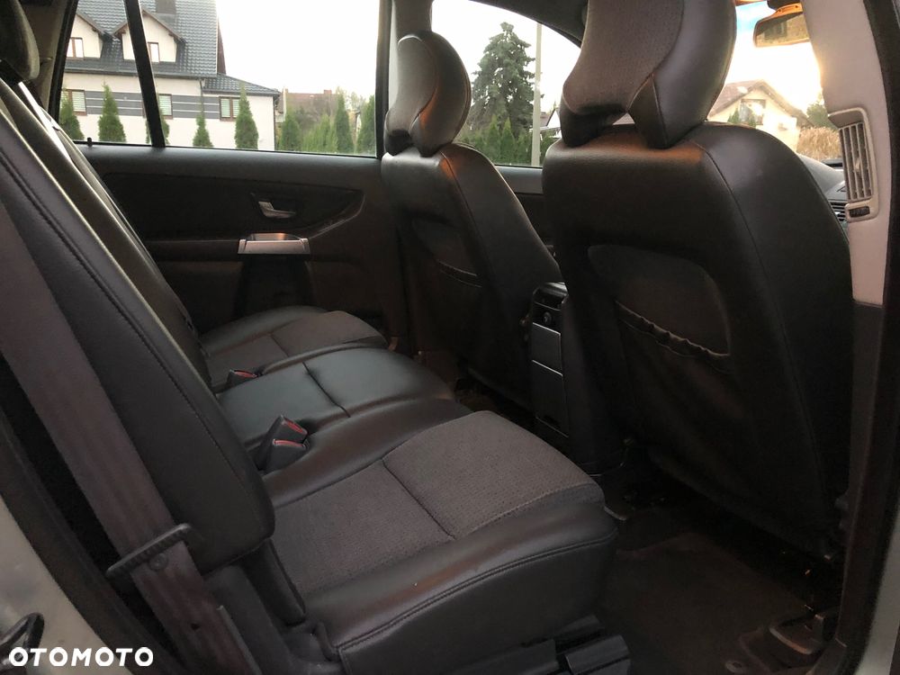 Volvo XC 90 2.5T AWD Momentum - 24