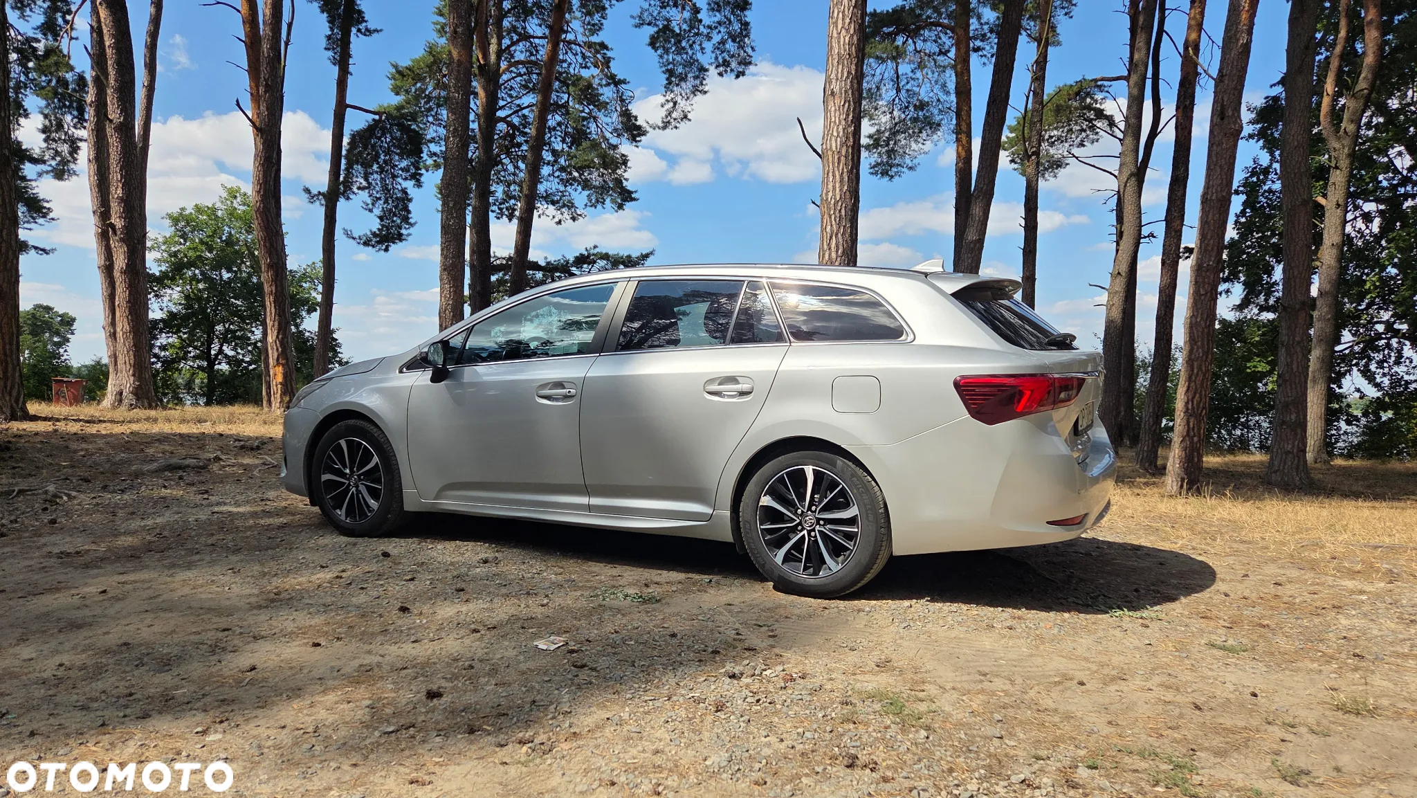 Toyota Avensis 2.0 D-4D Premium - 6