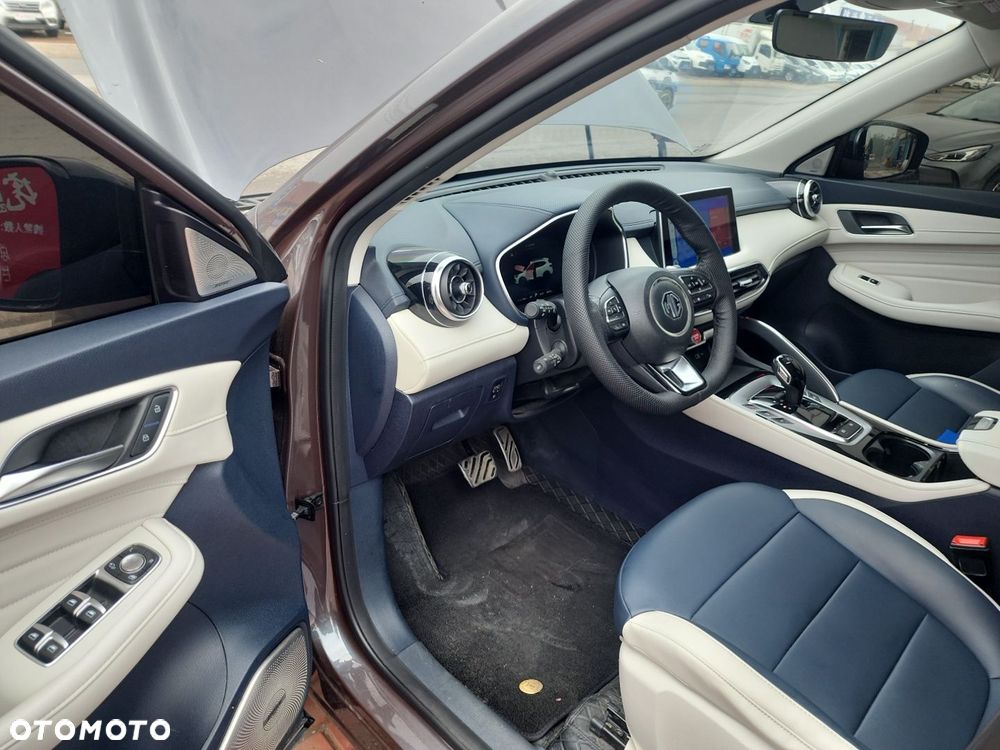MG HS Luxury - 18