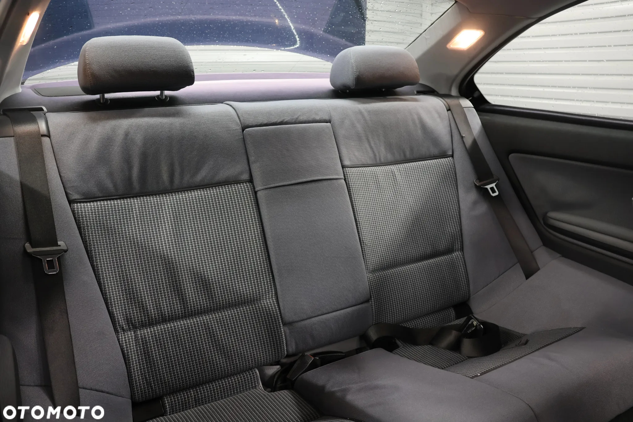 BMW Seria 3 318i - 10