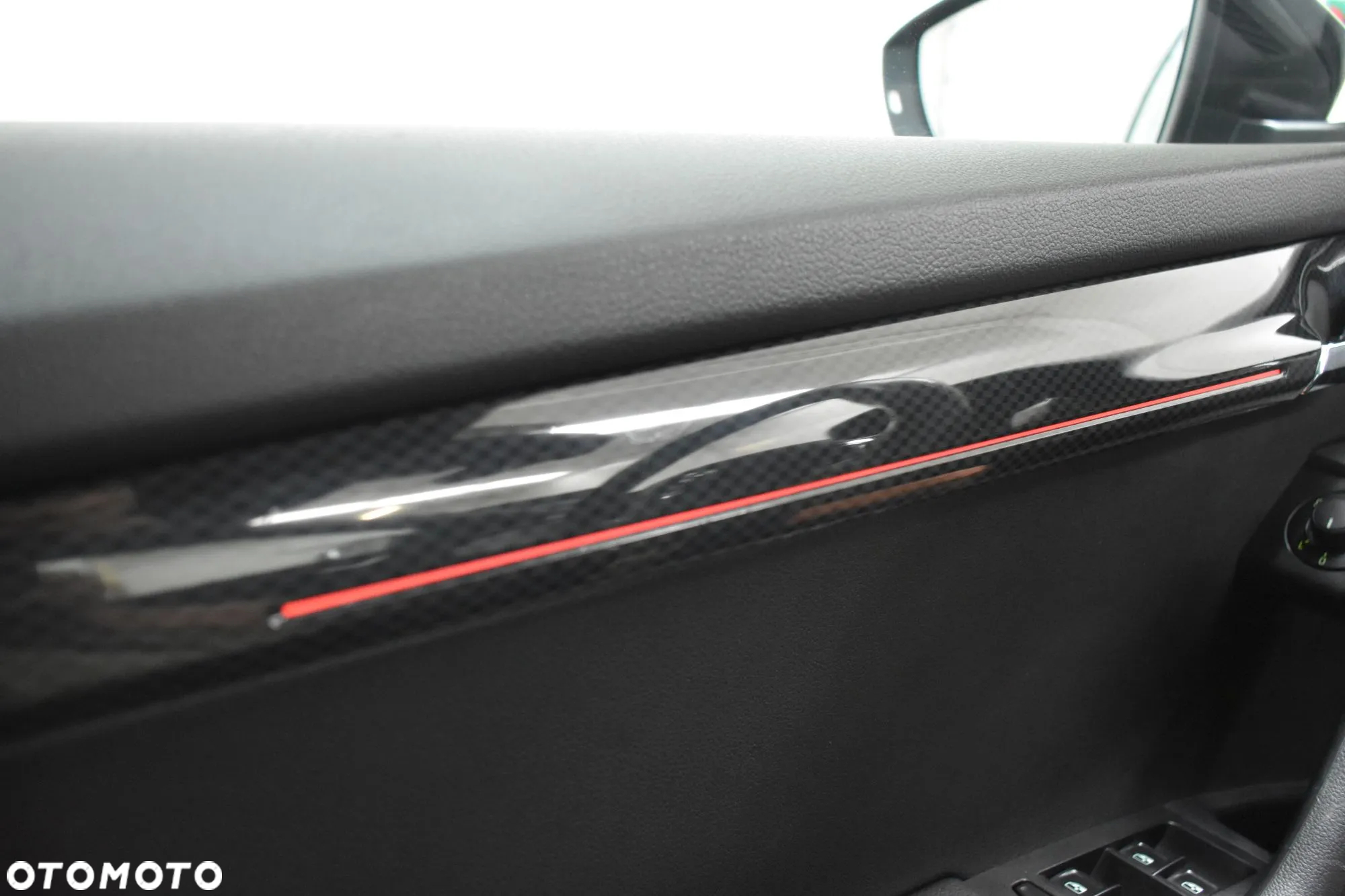 Skoda Octavia Combi 2.0 TSI RS - 28