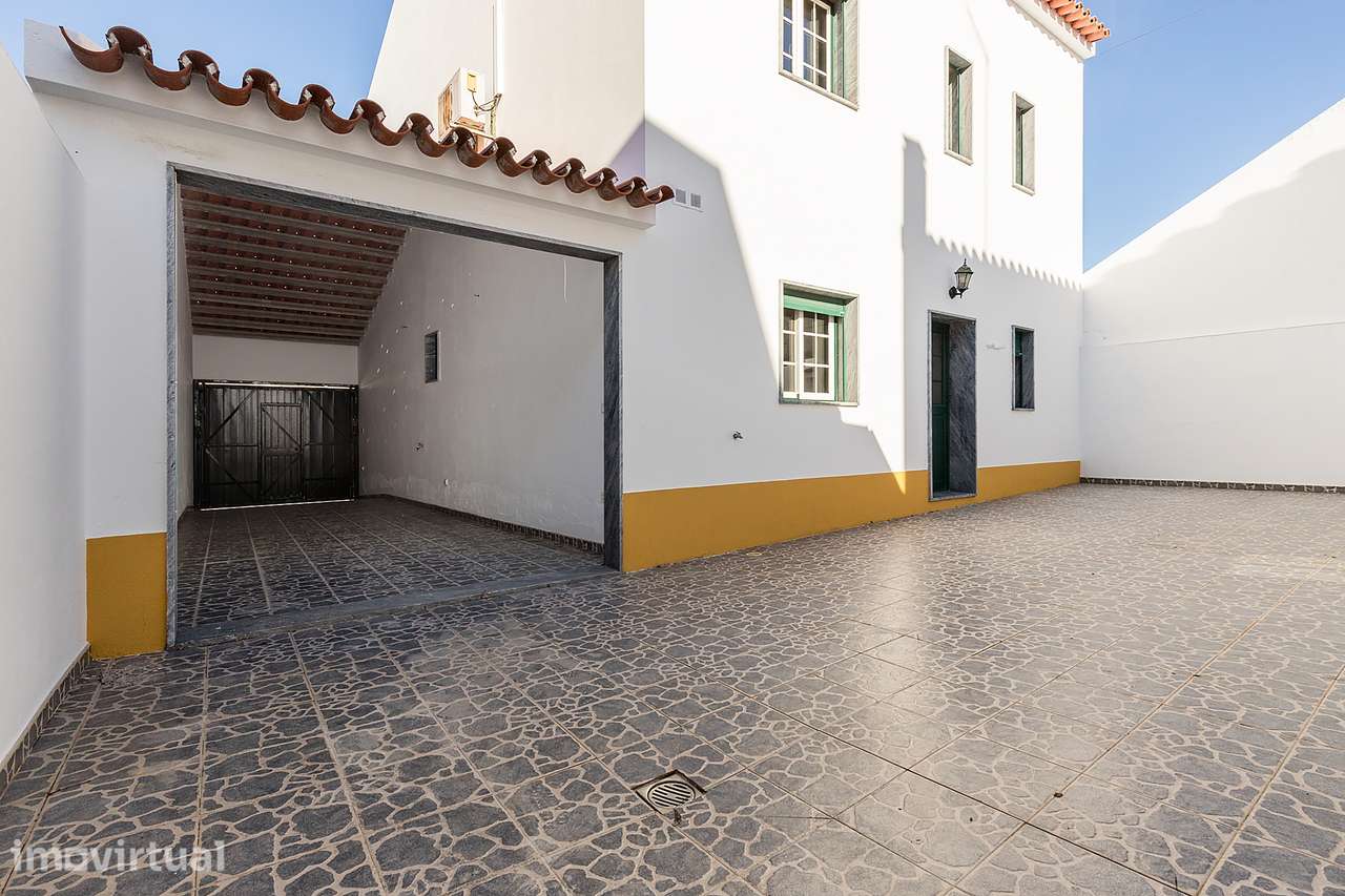 Moradia Unifamiliar T3 com Garagem Ampla e Quintal em Viana do Alentej - Grande imagem: 4/44