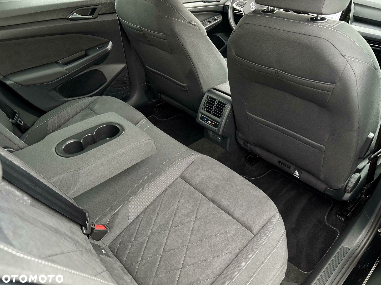 Volkswagen Golf - 30