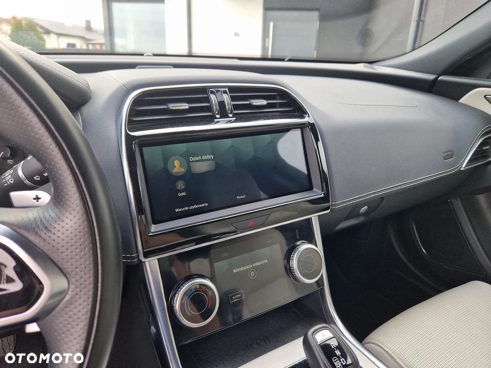 Jaguar XE 2.0 P300 AWD R-Dynamic SE - 21
