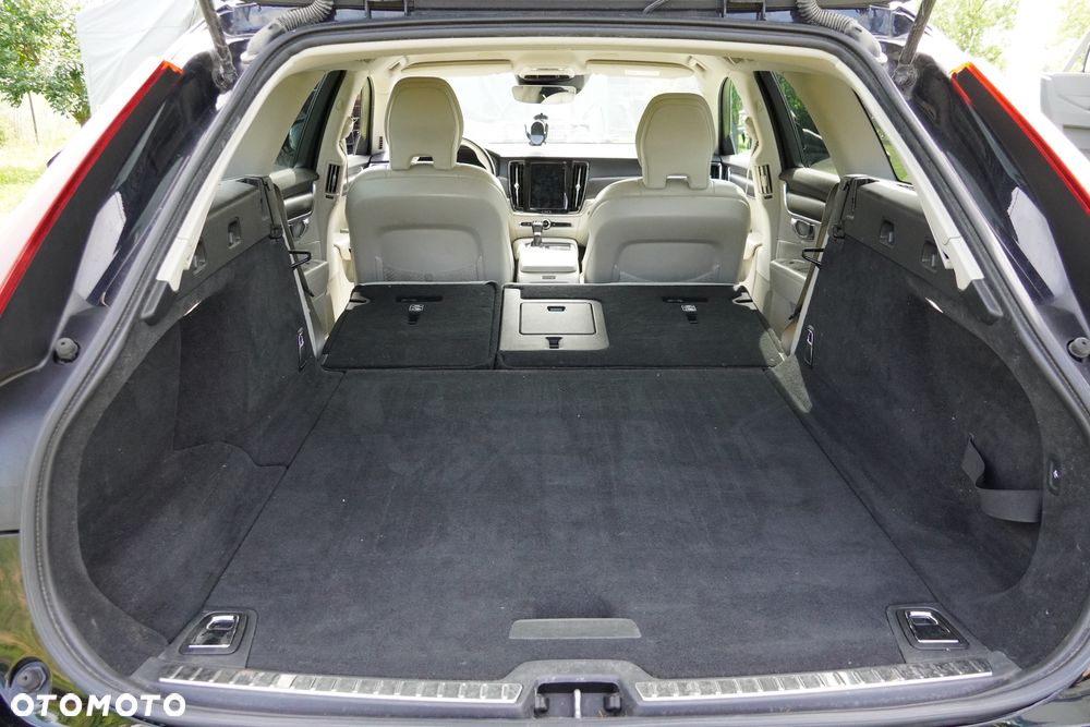 Volvo V90 D5 SCR AWD Momentum Pro - 31