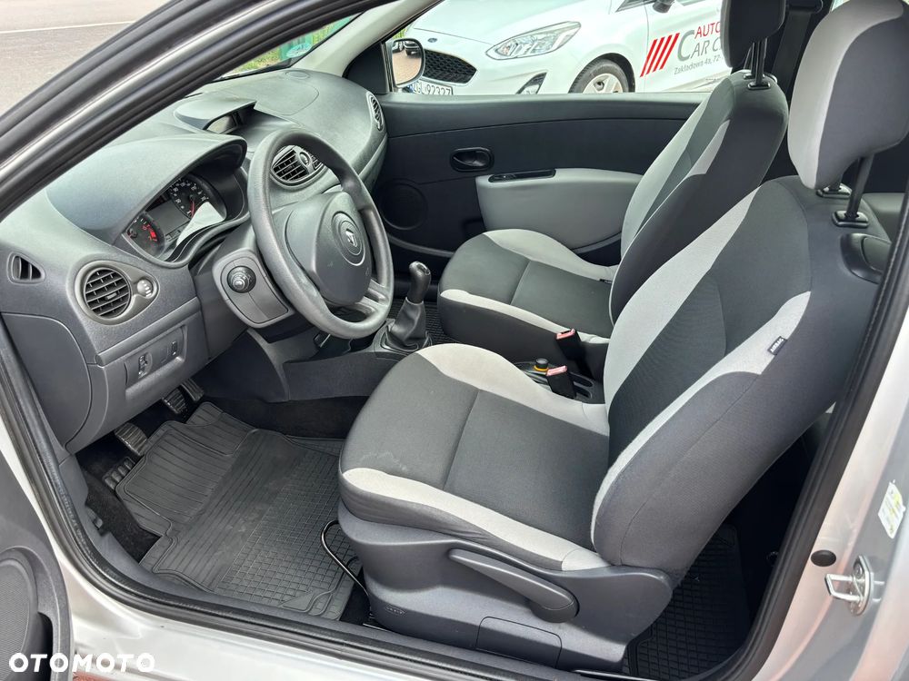 Renault Clio 1.2 16V 75 Dynamique - 10