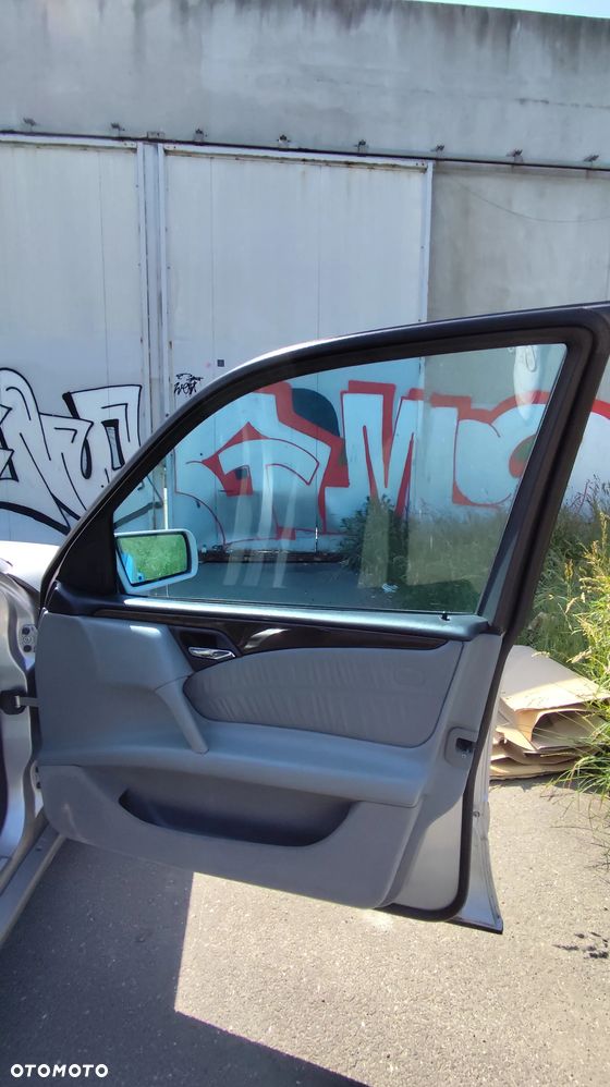 Mercedes-Benz Klasa E 320 Avantgarde - 26