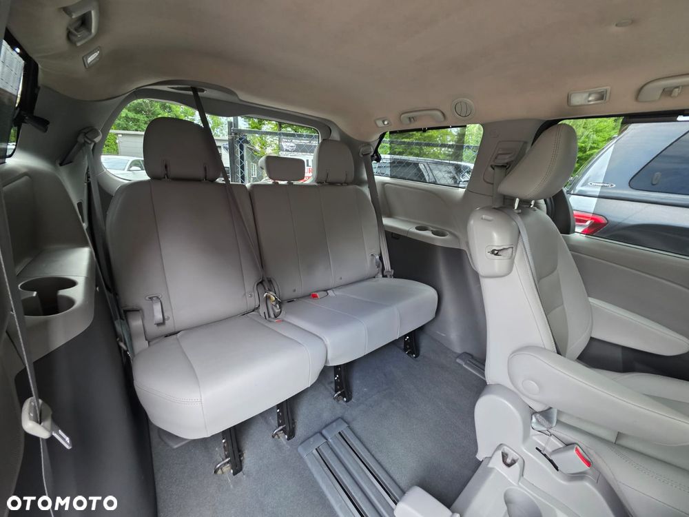 Toyota Sienna - 23