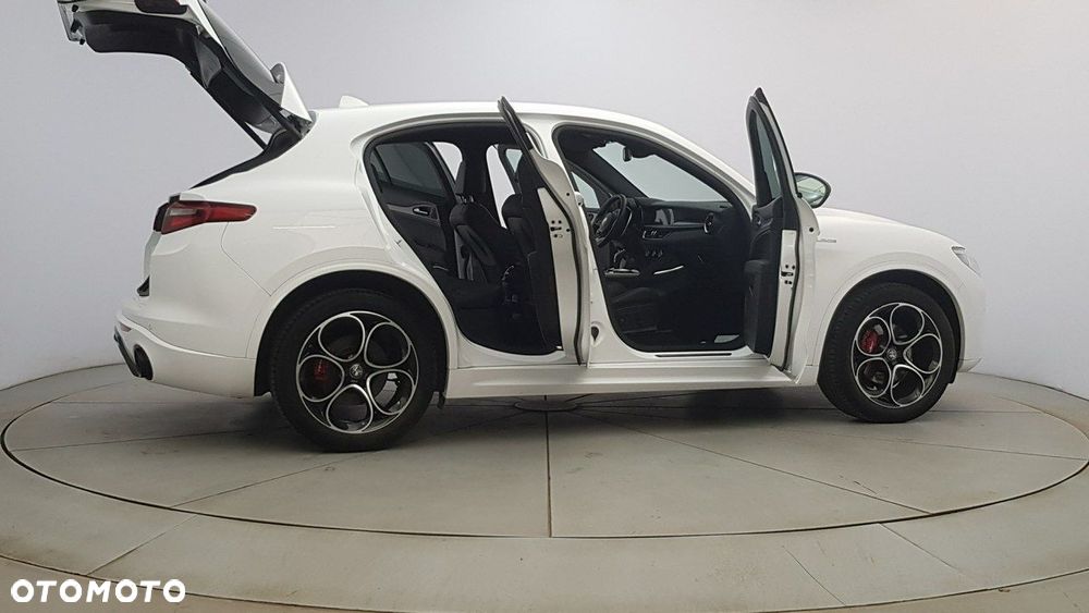 Alfa Romeo Stelvio - 12