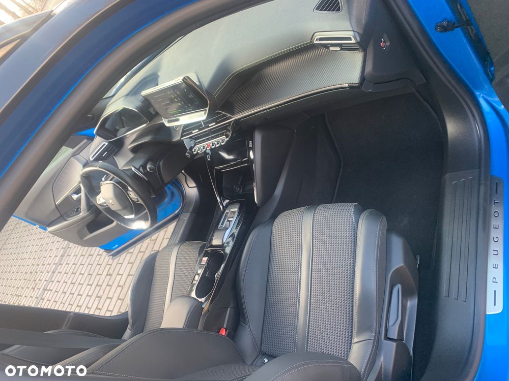 Peugeot 2008 PureTech 130 EAT8 GT - 11