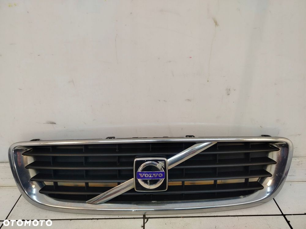 volvo v50 lift 07r- grill atrapa chłodnicy - 1