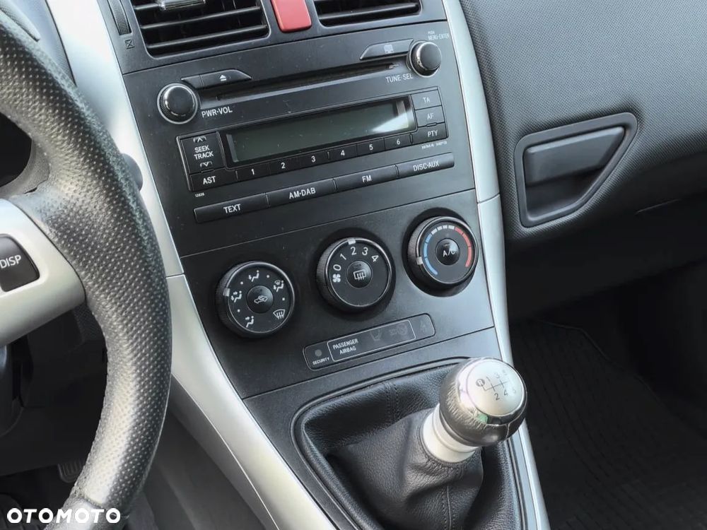 Toyota Auris - 11