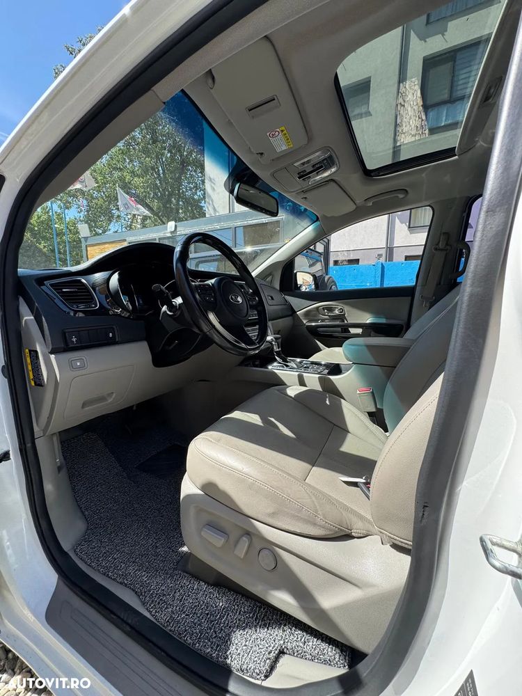 Kia Carnival - 9