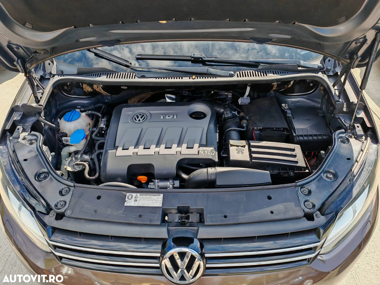 Volkswagen Touran 1.6 TDI Trendline - 9