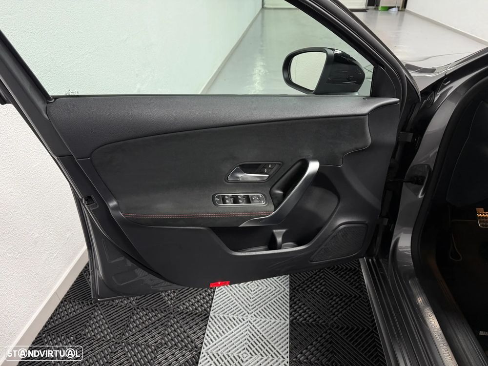 Mercedes-Benz A 160 d AMG Line - 24