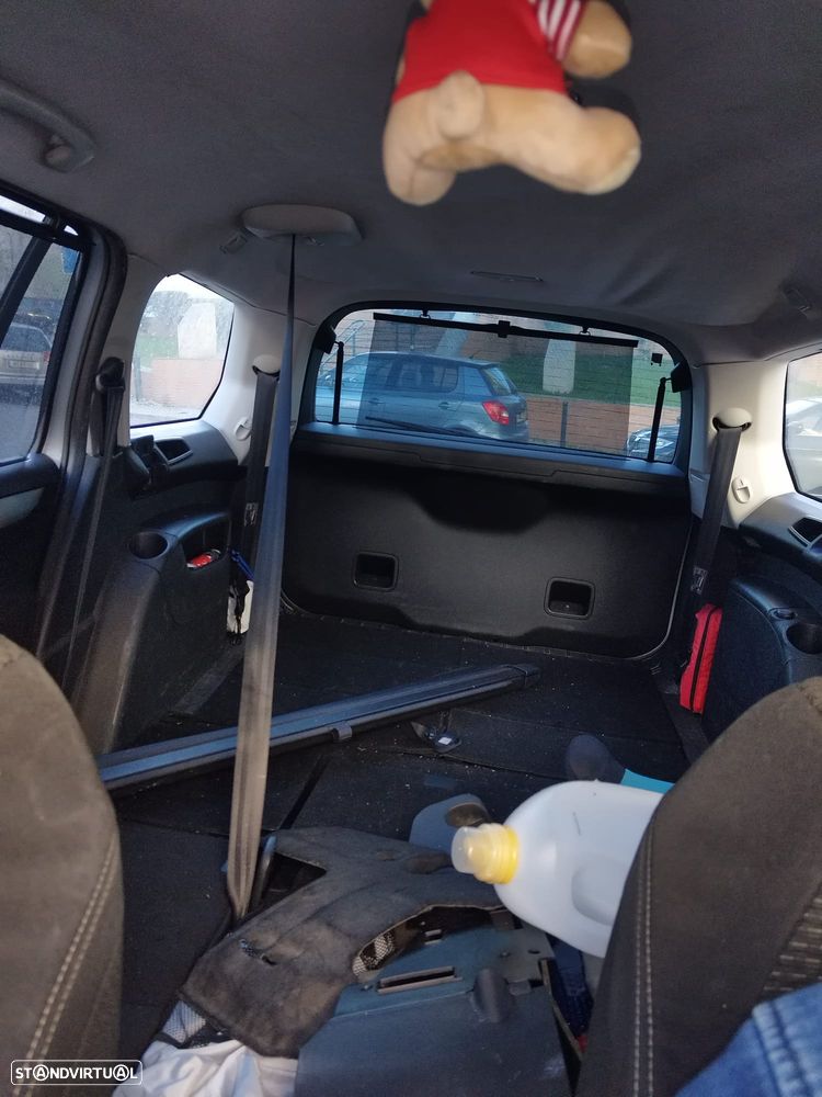 Citroën C4 Grand Picasso 1.6 HDi Exclusive - 32