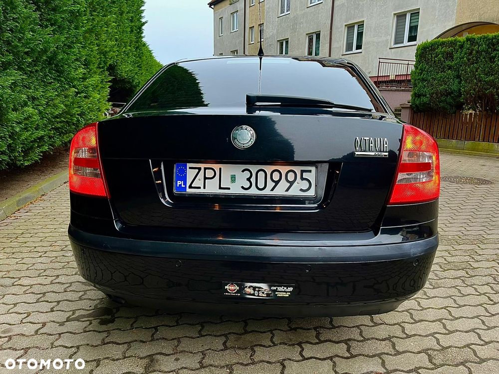 Skoda Octavia 1.6 Ambiente - 17