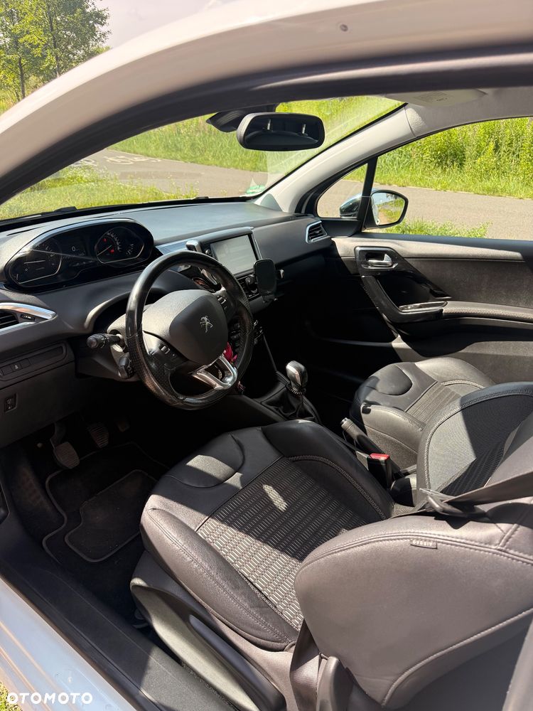Peugeot 208 - 4