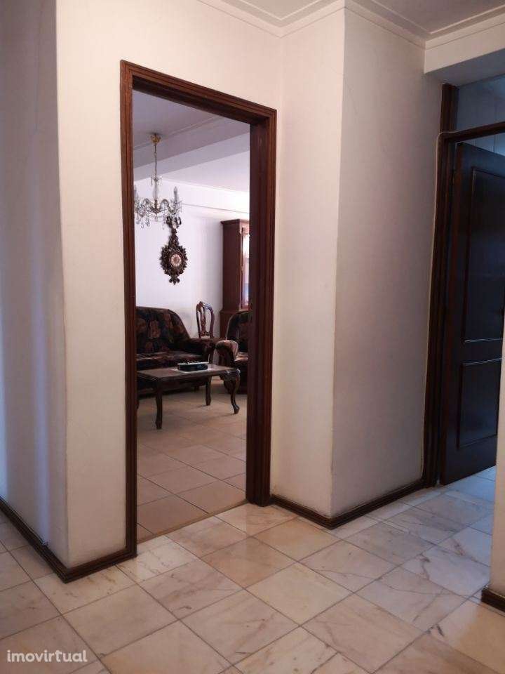 T-2 / Mobilado e Equipado / Av. República / Centro/ Gaia - Grande imagem: 2/14