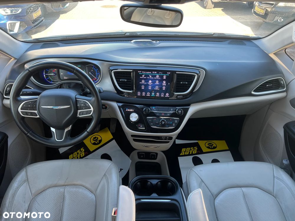 Chrysler Pacifica - 18
