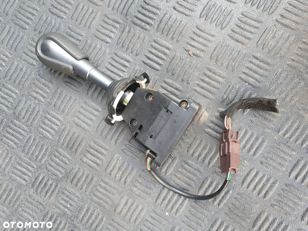Dźwignia zmiany biegów Renault Master z 2008 r. 8200774914 AUTOMAT - 1