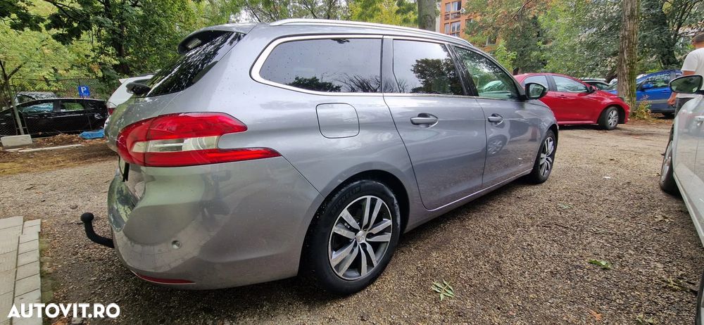 Peugeot 308 SW 1.2 L PureTech Turbo S&S EAT8 Allure - 16