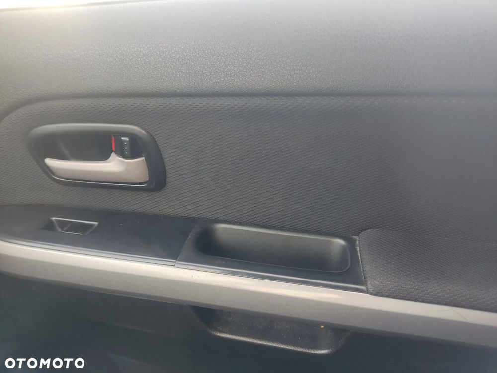 Suzuki Grand Vitara 2.0 - 14