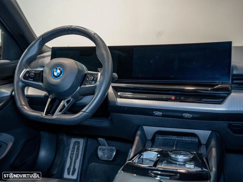 BMW 530 e Pack Desportivo M - 8
