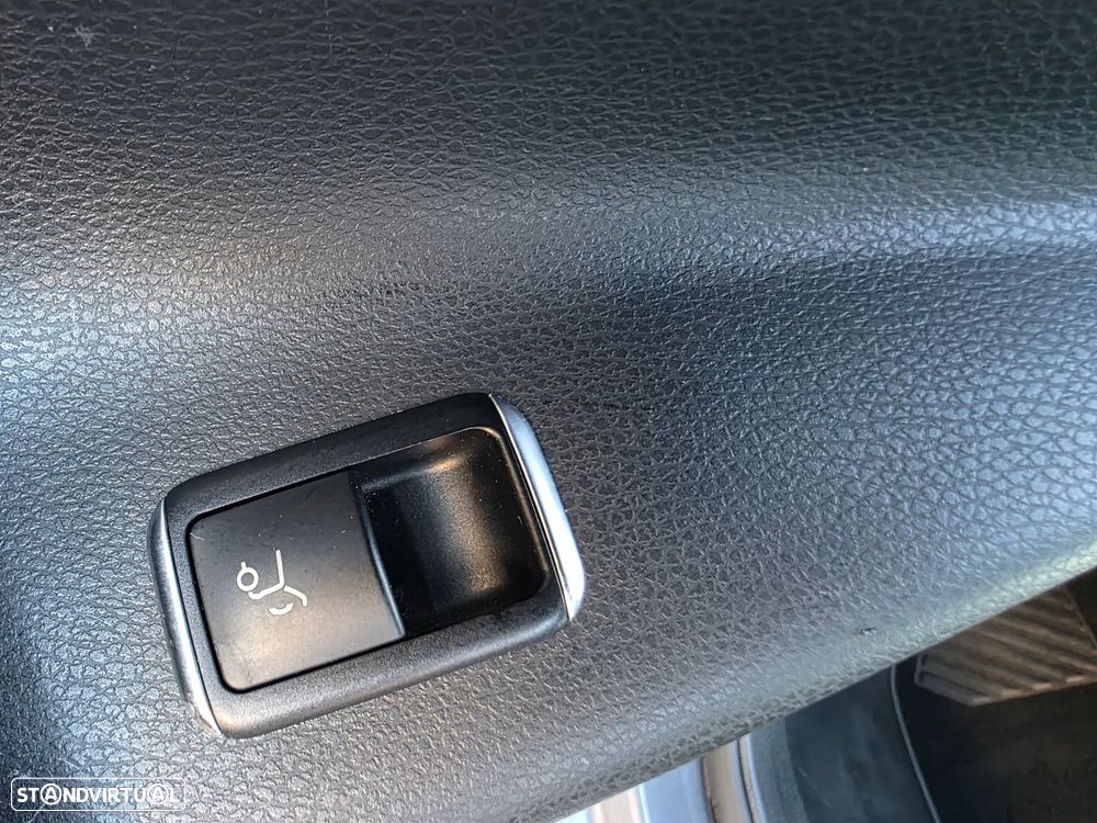 Mercedes-Benz GLA 180 d Urban - 31